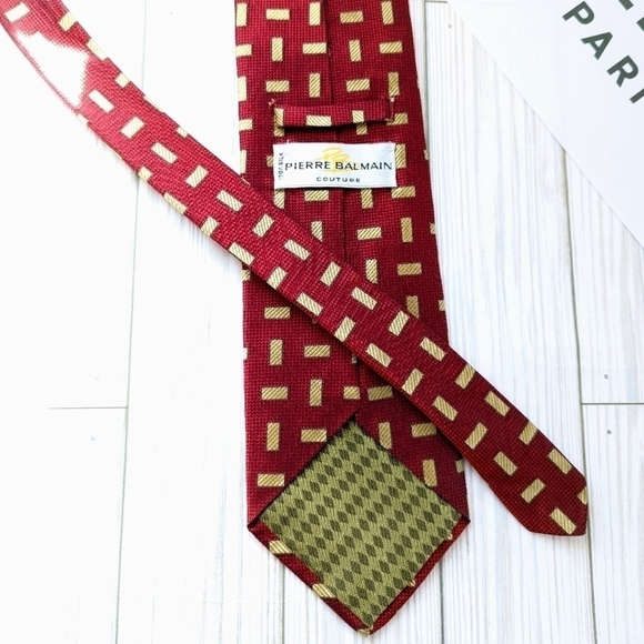 Balmain Vintage Couture Geometric Print Silk Men's Necktie in Red and Gold - Picture 5 of 11